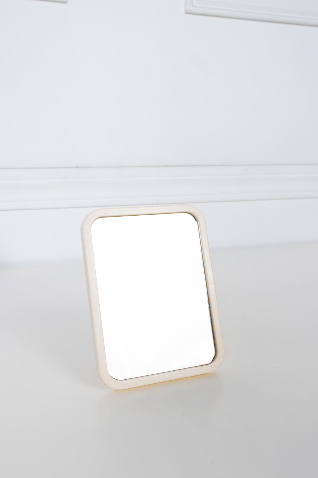 ESPEJO PEQUEÑO CON PEDESTAL BEIGE